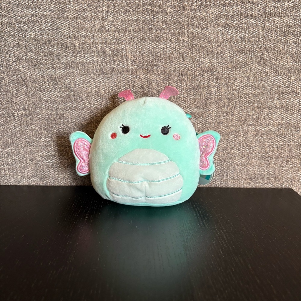 Reina Butterfly Squishmallow